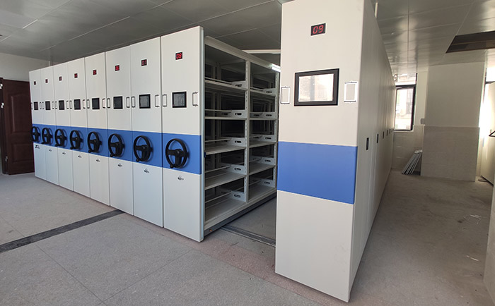 密集架是怎么打開的 密集架是怎么打開的